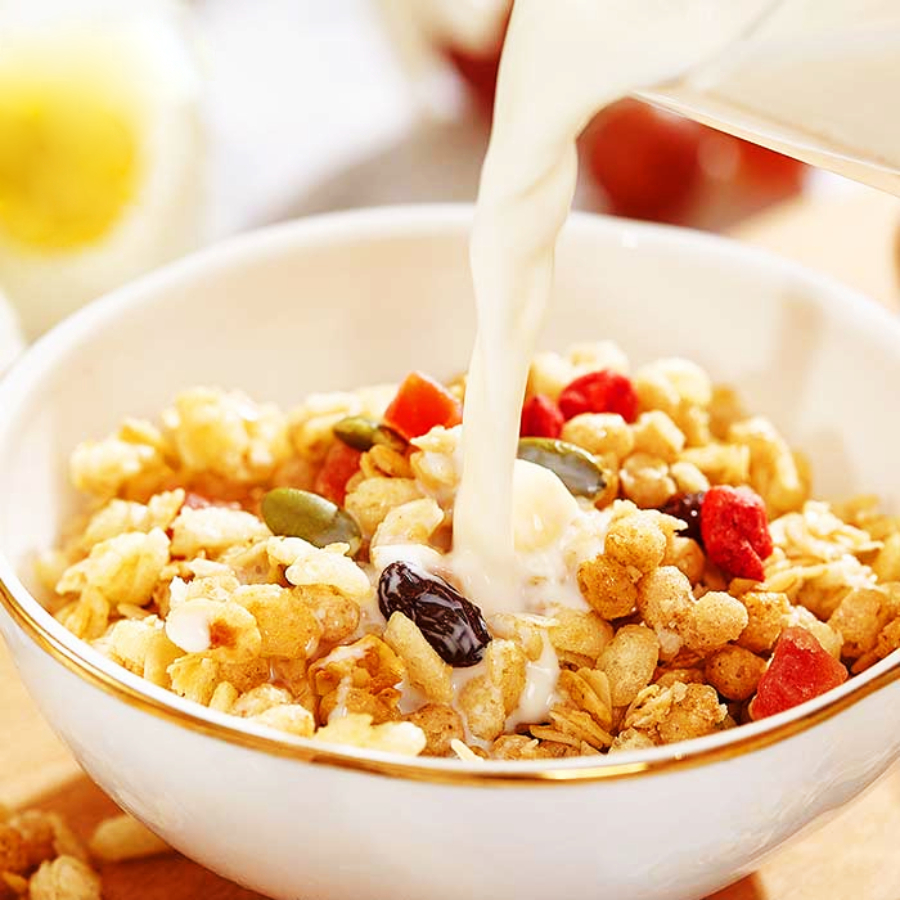 Ngũ cốc trái cây Calbee Trắng - Đỏ dành cho người ăn Kiêng và bổ sung dưỡng chất