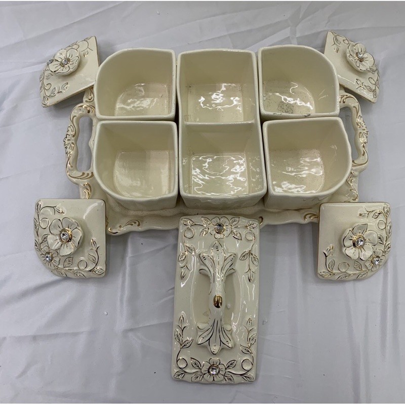 Khay mứt hình chữ nhật hoa văn nổi phong cách hoàng gia