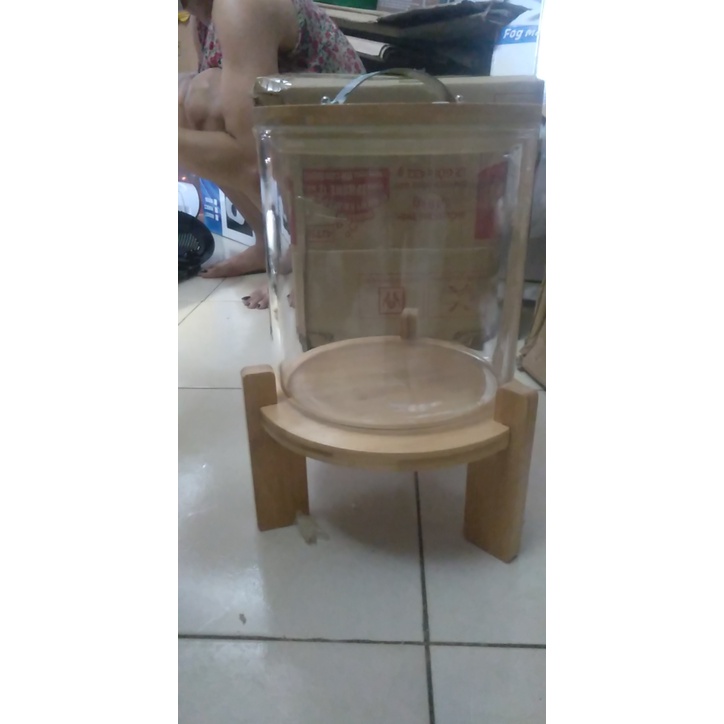 Bình đựng nước,đựng rượu,hoa quả,detox  có vòi rót kèm chân ghỗ như hình 5l,8l,11l cao cấp,sang trọng.