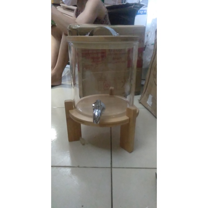 Bình đựng nước,đựng rượu,hoa quả,detox  có vòi rót kèm chân ghỗ như hình 5l,8l,11l cao cấp,sang trọng.