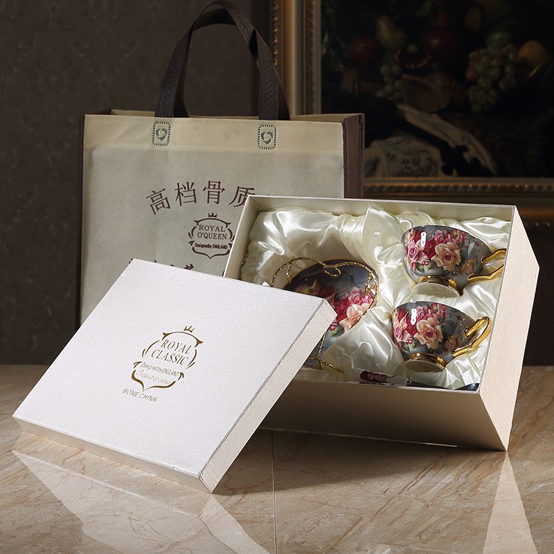 Bộ ấm chén bằng gốm sứ cao cấp, thích hợp dùng trong các bữa tiệc trà tại gia hoặc các nhà hàng
