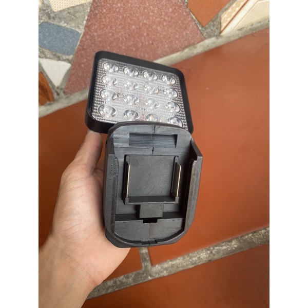 Đèn pin led dùng pin Makita thiết kế bi cầu chiếu xa