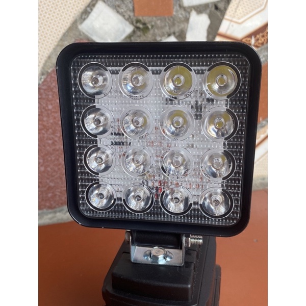 Đèn pin led dùng pin Makita thiết kế bi cầu chiếu xa