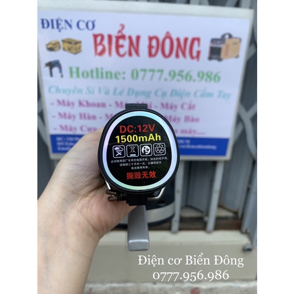 Máy rung lát gạch TOPPE 2 chức năng dùng cho thợ dễ cầm nắm viên gạch và điều chỉnh độ lồi lõm của gạch.