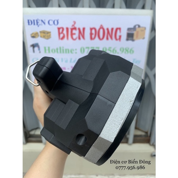 Máy rung lát gạch TOPPE 2 chức năng dùng cho thợ dễ cầm nắm viên gạch và điều chỉnh độ lồi lõm của gạch.