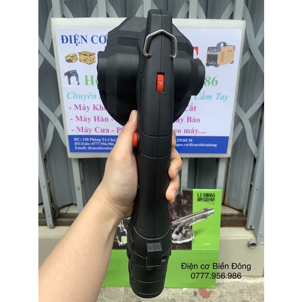 Máy rung lát gạch TOPPE 2 chức năng dùng cho thợ dễ cầm nắm viên gạch và điều chỉnh độ lồi lõm của gạch.