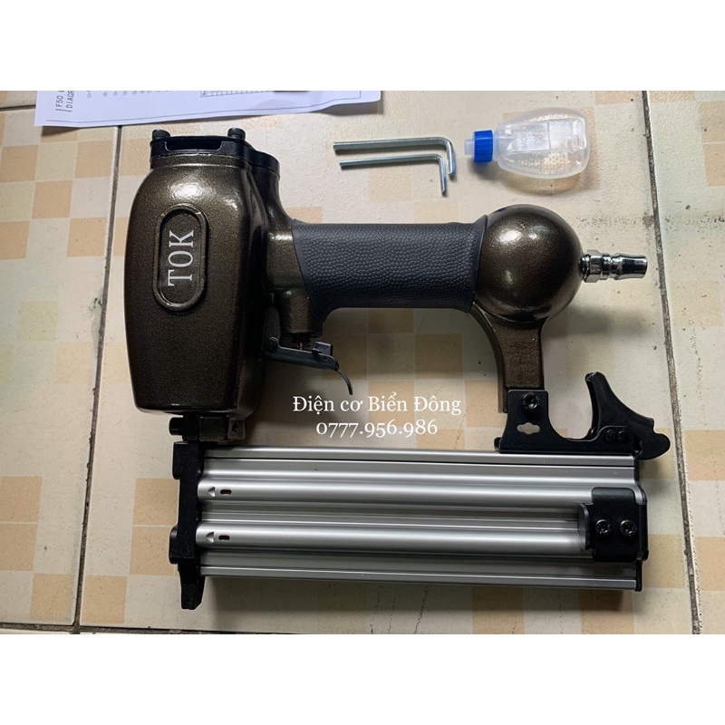 Máy bắn Đinh thẳng đinh gỗ F50 dùng đóng một số đồ nội thất như giường tủ, bàn ghế, cửa ra vào, cửa số...