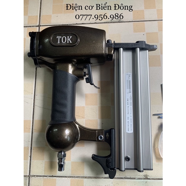 Máy bắn Đinh thẳng đinh gỗ F50 dùng đóng một số đồ nội thất như giường tủ, bàn ghế, cửa ra vào, cửa số...