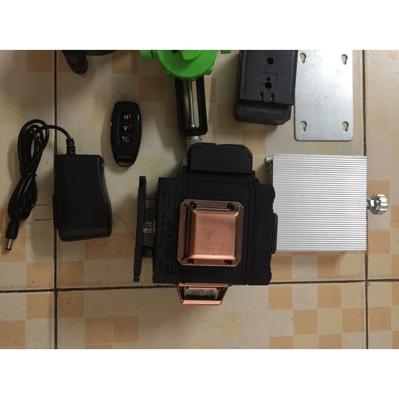 MÁY CÂN BẰNG LASER_ 12 TIA XANH HITACHI SIÊU NÉT