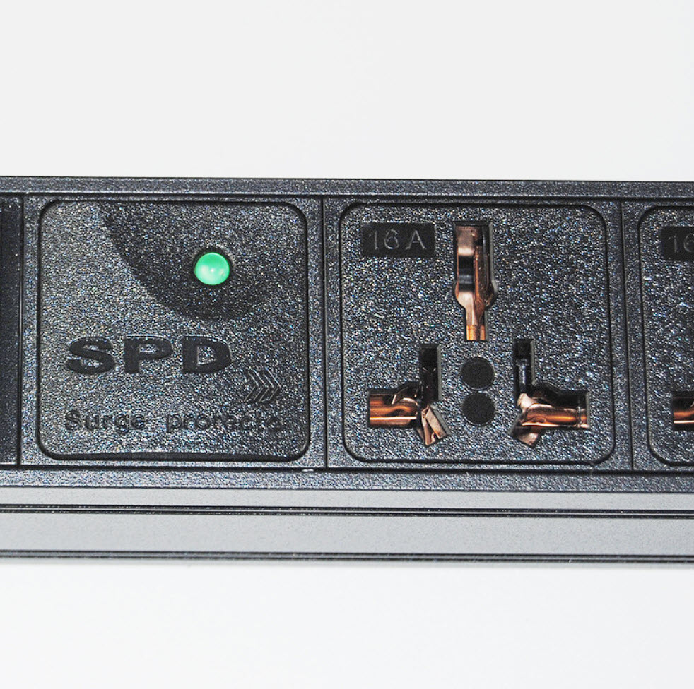 Thanh nguồn PDU ổ cắm tủ rack 8 cổng chịu tải 16A chống sét SPD vỏ nhôm XTE4106