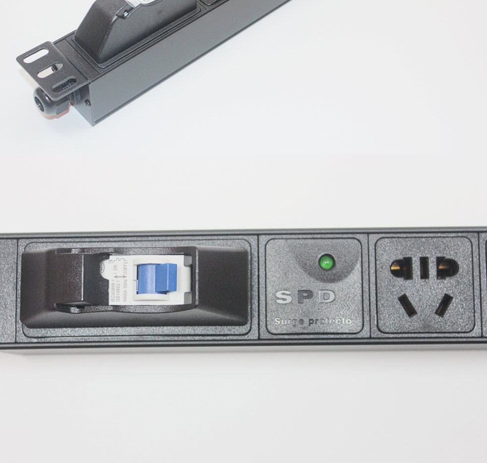Thanh nguồn PDU ổ cắm tủ rack 7 cổng 10A chống sét on/off bằng CB XTE438