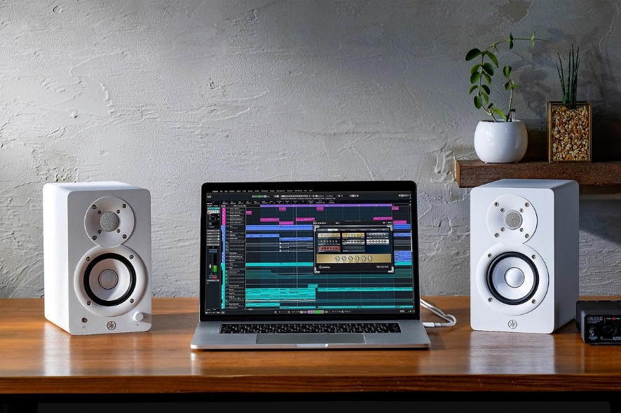 Loa kiểm âm chủ động Yamaha HS3 3.5inch âm thanh trung thực, nhỏ gọn, đa kết nối