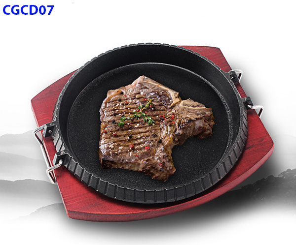 Chảo gang chống dính CGCD07, thương hiệu YCY, chất liệu bền, giữ nhiệt tốt.