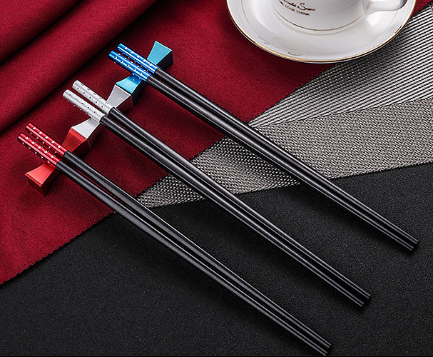 Đũa ăn NEWJIA09 chất liệu melamine viền hoa văn inox.