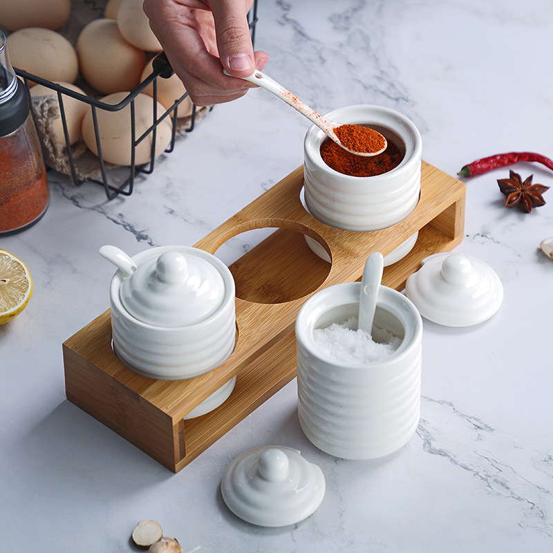 Bộ đựng gia vị 3 ngăn sứ trắng giá đỡ gỗ DGV01