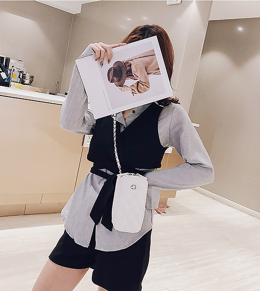 Túi đeo chéo dạng hộp kiểu dáng nhỏ gọn thanh lịch 0309-1602.