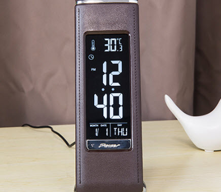 Đèn để bàn đèn học bọc da Yoze YZ9002.