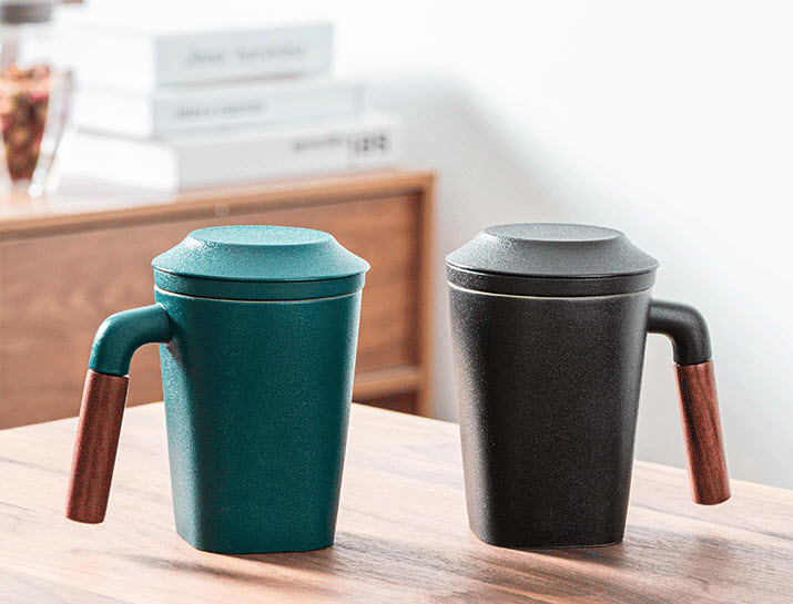 Ly pha trà có lõi lọc bằng gốm sứ có nắp tay cầm gỗ 320ml TV001