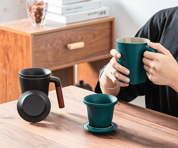 Ly pha trà có lõi lọc bằng gốm sứ có nắp tay cầm gỗ 320ml TV001